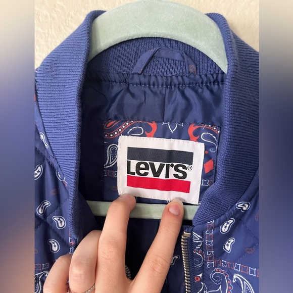 Levi's Diamond Quilted Bomber Jacket in Blue & Red Paisley Womens Size M NWT - Picture 9 of 16